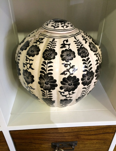 Black and White Round Pumpkin Ceramic